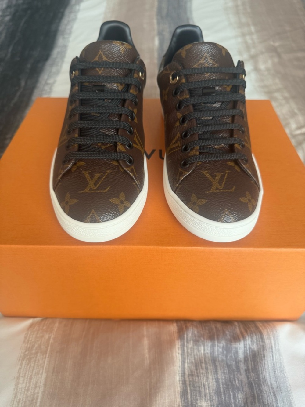 Louis Vuitton Sneakers Size 8 - Picture 5 of 8